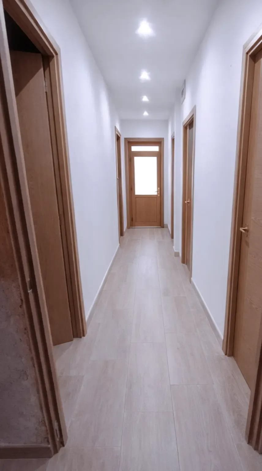 Pasillo después del cambio de suelo